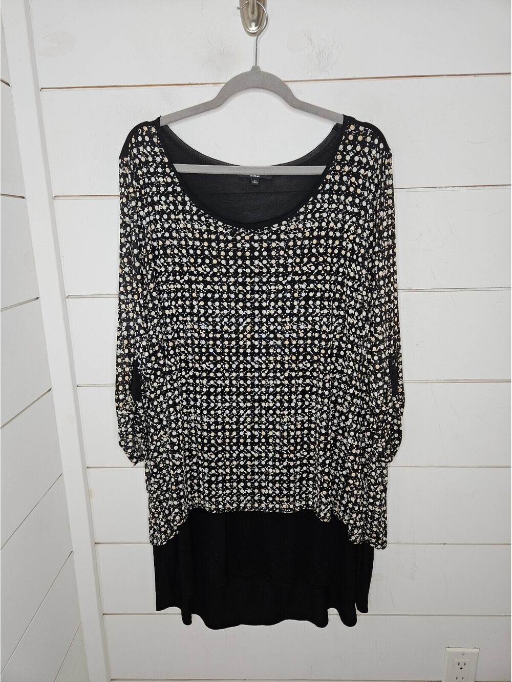 Cable & Gauge 3X black & white dots with yellow accents stretchy blouse